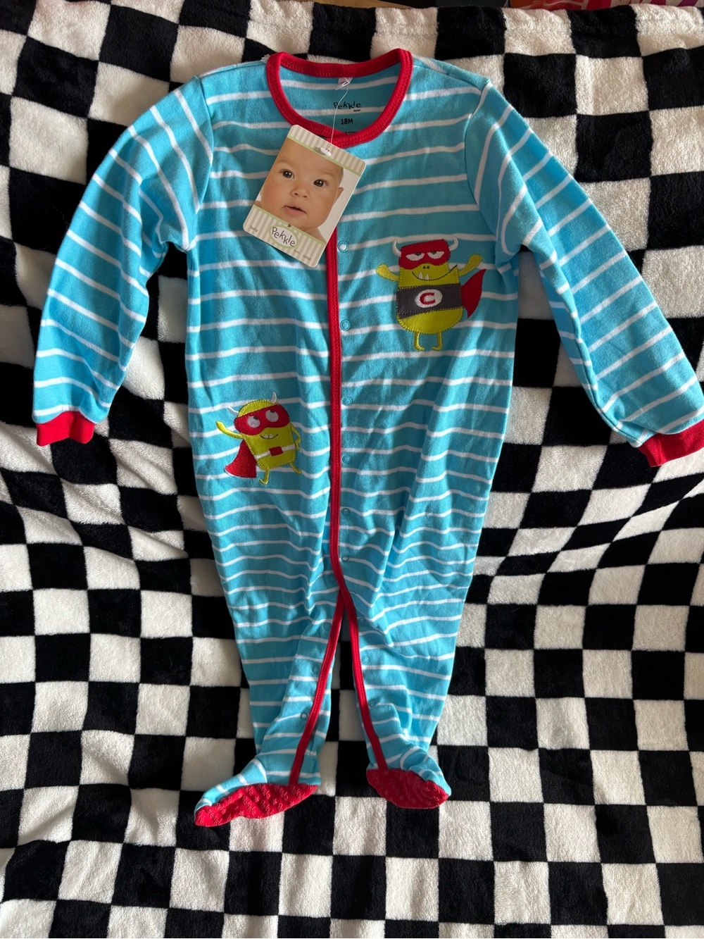 NWT pekkle button sleeper